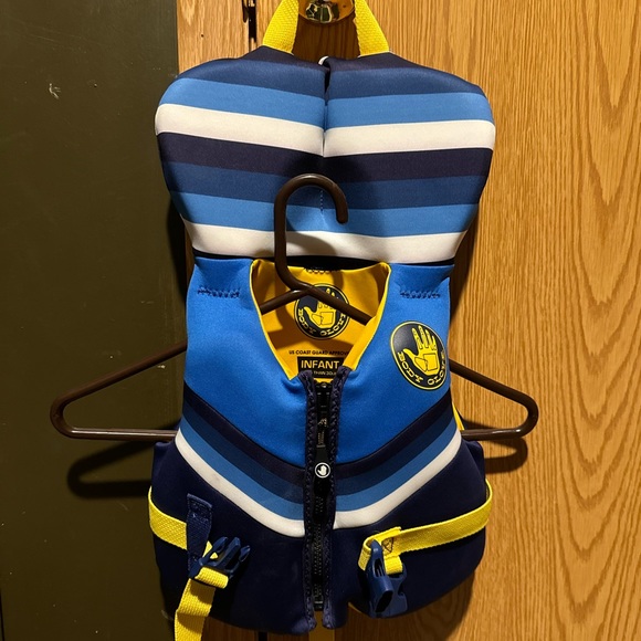 Body Glove life jacket - Picture 1 of 2